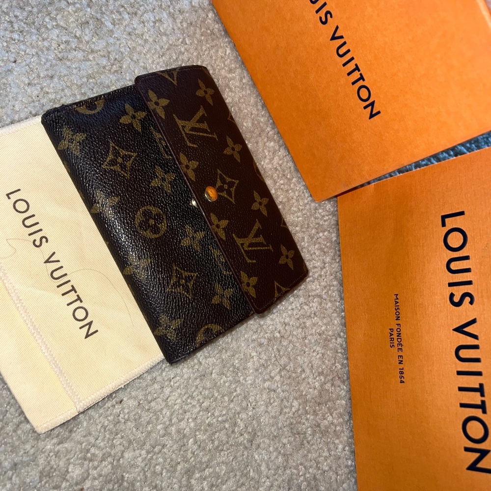Louis Vuitton trifold wallet ❌❌❌ sold❌❌❌
